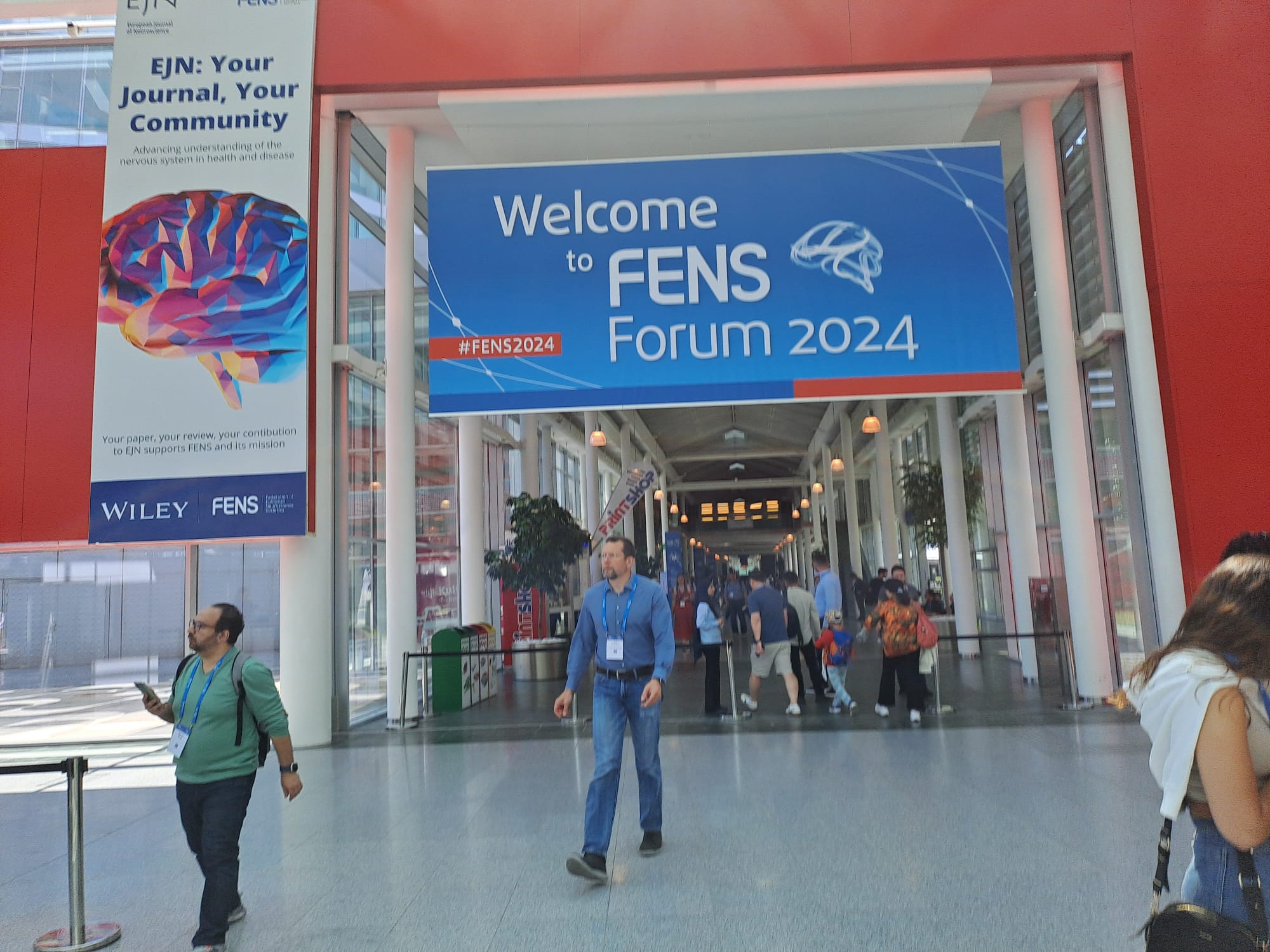 Entrance hall of FENS Forum 2024 in Vienna, where DeepEn presented its holographic endoscope technology.